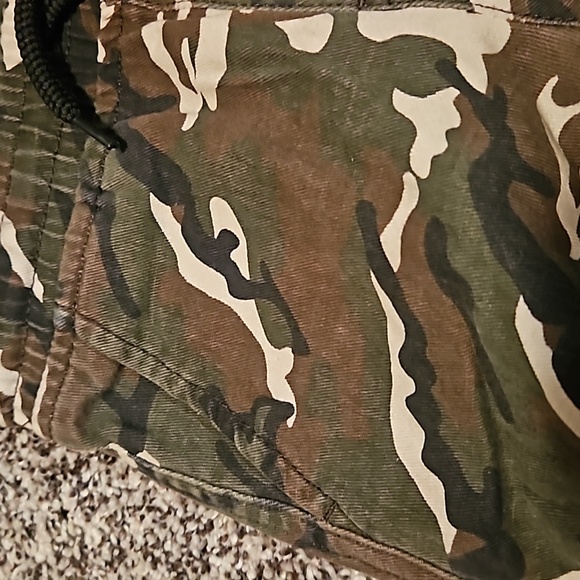 Boys size 6 camouflage pants. New with tag. Canyon club. - Picture 3 of 6